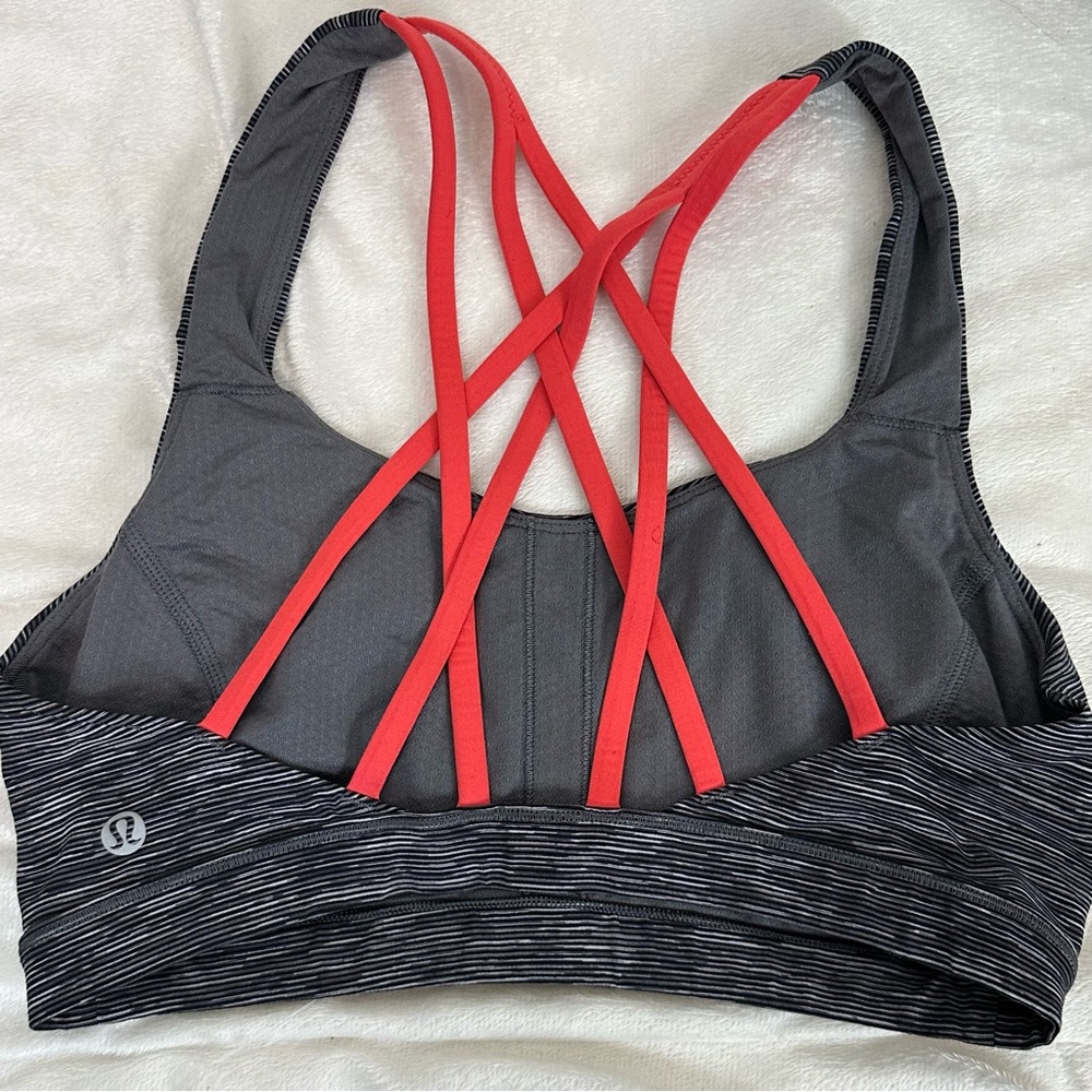 Lululemon Free To Be Serene Bra *Light Support, C/D Cup Size 6 Yoga Pilates